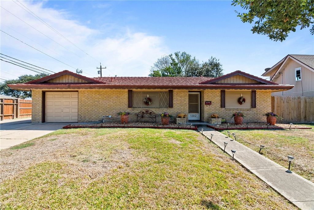 1302 Aswan Dr, Corpus Christi, TX 78412