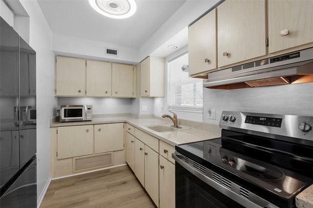 3950 ROXANE BOULEVARD 2B, Sarasota, FL 34235