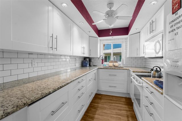 3950 ROXANE BOULEVARD 2B, Sarasota, FL 34235