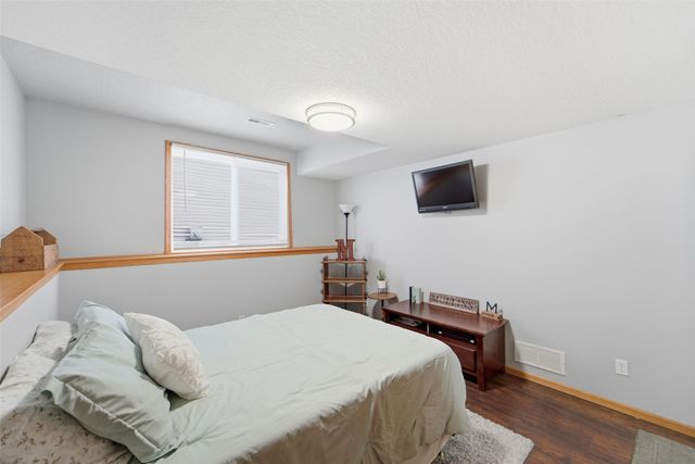 2704 River Ridge Road, Des Moines, IA 50320