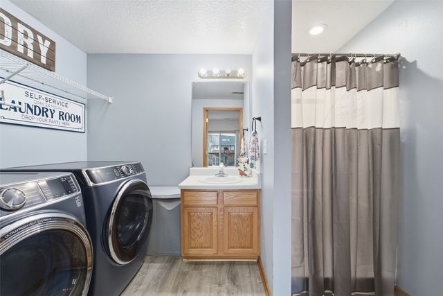 2704 River Ridge Road, Des Moines, IA 50320