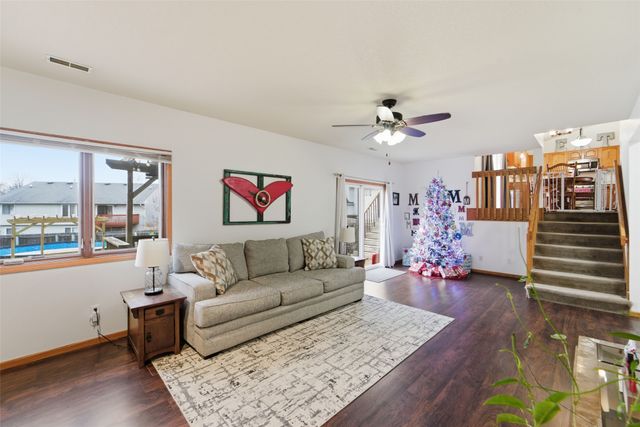 2704 River Ridge Road, Des Moines, IA 50320