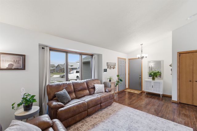 2704 River Ridge Road, Des Moines, IA 50320