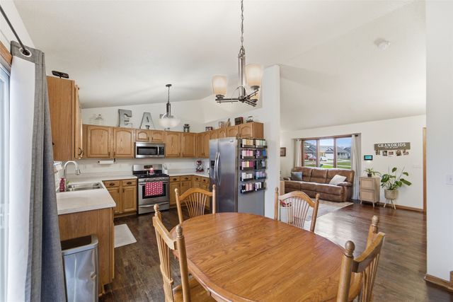 2704 River Ridge Road, Des Moines, IA 50320