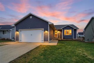 2704 River Ridge Road, Des Moines, IA 50320