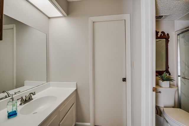 15 Casa Verde DR, Lakeway, TX 78734