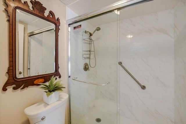 15 Casa Verde DR, Lakeway, TX 78734