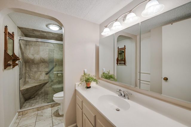 15 Casa Verde DR, Lakeway, TX 78734