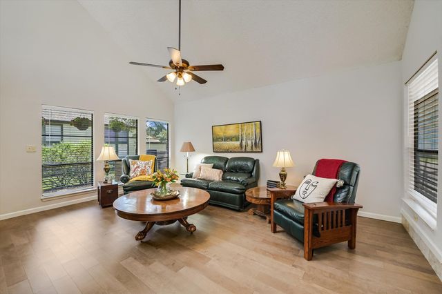 15 Casa Verde DR, Lakeway, TX 78734