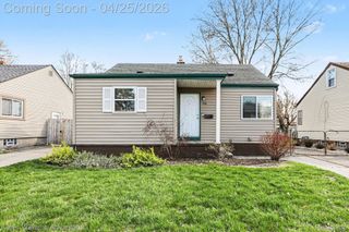 941 W Farnum Avenue, Madison Heights, MI 48071