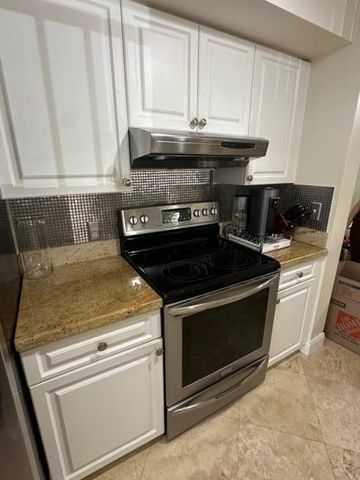 160 Yacht Club Way 212, Hypoluxo, FL 33462