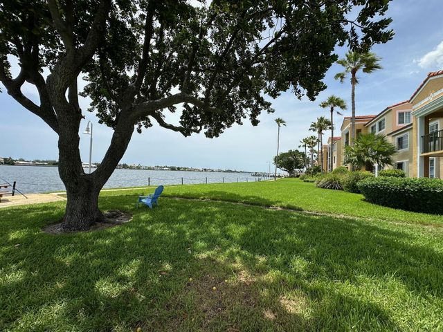 160 Yacht Club Way 212, Hypoluxo, FL 33462