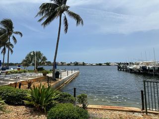 160 Yacht Club Way 212, Hypoluxo, FL 33462