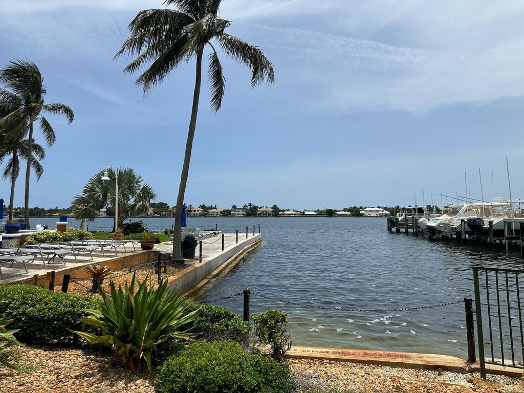 160 Yacht Club Way 212, Hypoluxo, FL 33462