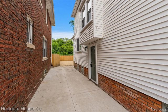 5360 Burns Street, Detroit, MI 48213