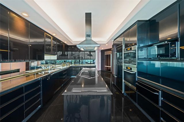 300 S Pointe Dr TH 3103, Miami Beach, FL 33139