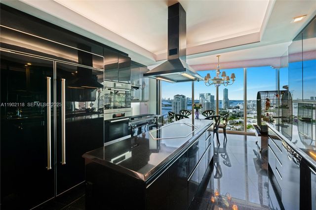 300 S Pointe Dr TH 3103, Miami Beach, FL 33139