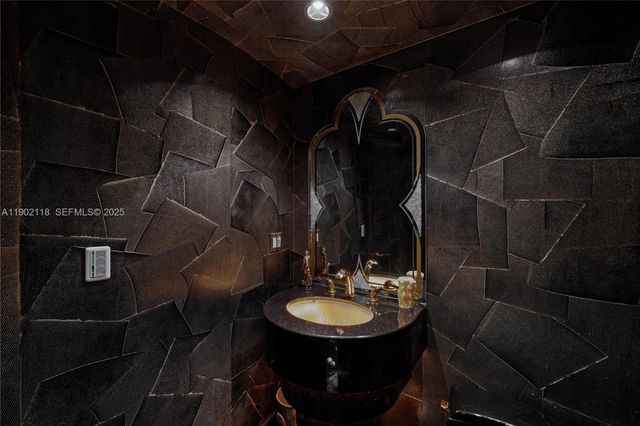 300 S Pointe Dr TH 3103, Miami Beach, FL 33139