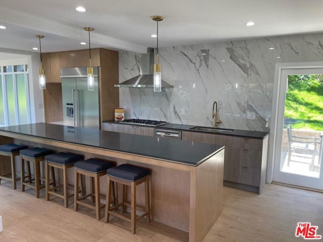 15434 Mulholland Drive, Los Angeles, CA 90077