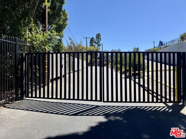 15434 Mulholland Drive, Los Angeles, CA 90077