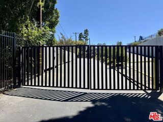 15434 Mulholland Drive, Los Angeles, CA 90077