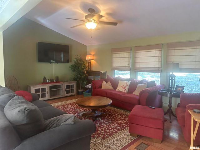 138 Worthen Road, Murphysboro, IL 62966