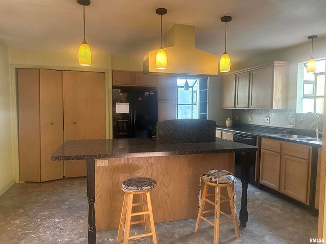 138 Worthen Road, Murphysboro, IL 62966