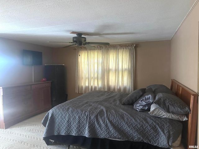 138 Worthen Road, Murphysboro, IL 62966