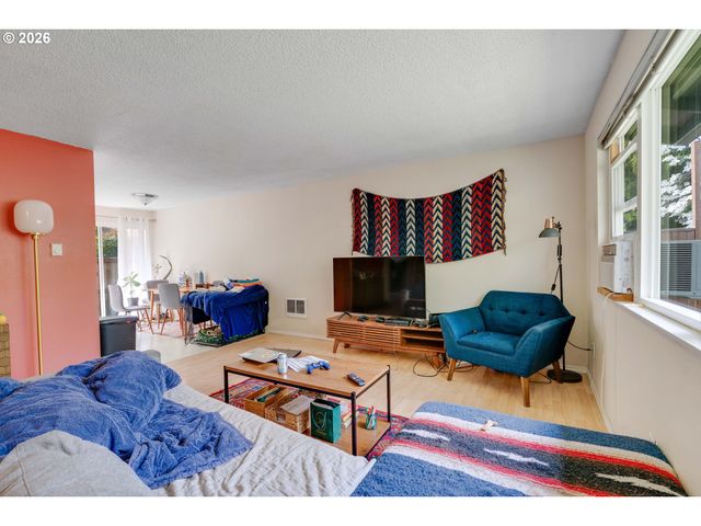 -1 Se 19TH Ave, Portland, OR 97202