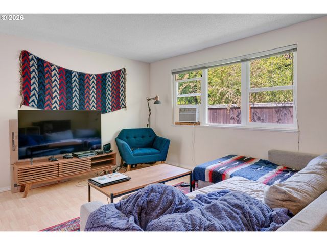 -1 Se 19TH Ave, Portland, OR 97202