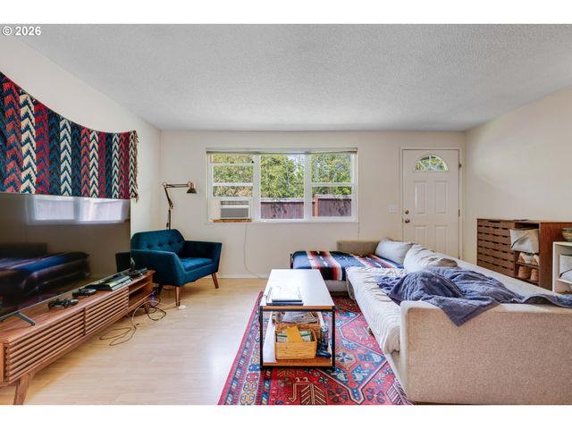 -1 Se 19TH Ave, Portland, OR 97202