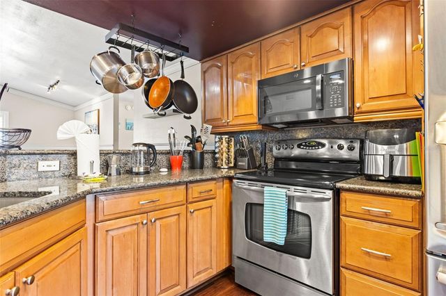 6701 LEEWARD ISLE WAY, Tampa, FL 33615
