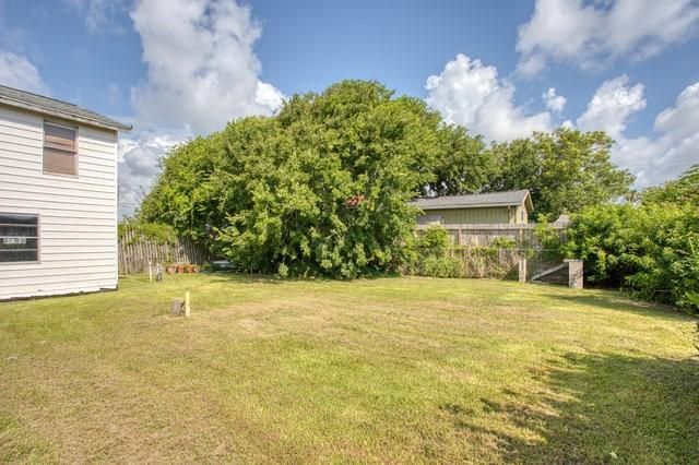 2116 Grover Avenue, Galveston, TX 77551