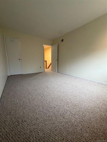 75 Greenway Close 75, Rye Brook, NY 10573