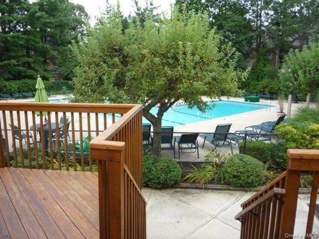 75 Greenway Close 75, Rye Brook, NY 10573