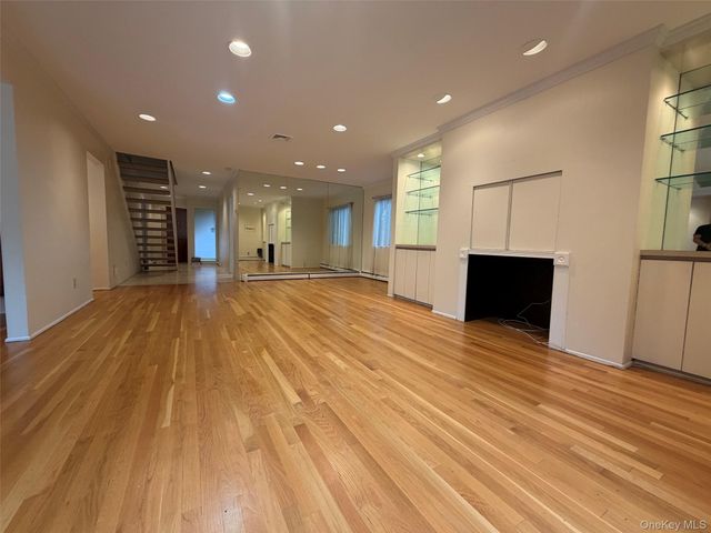 75 Greenway Close 75, Rye Brook, NY 10573