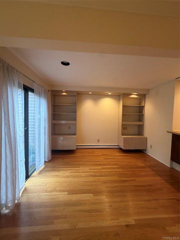 75 Greenway Close 75, Rye Brook, NY 10573
