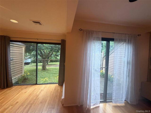 75 Greenway Close 75, Rye Brook, NY 10573