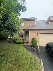 75 Greenway Close 75, Rye Brook, NY 10573