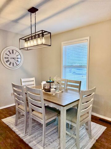 900 S Natalie Avenue, Springfield, MO 65802