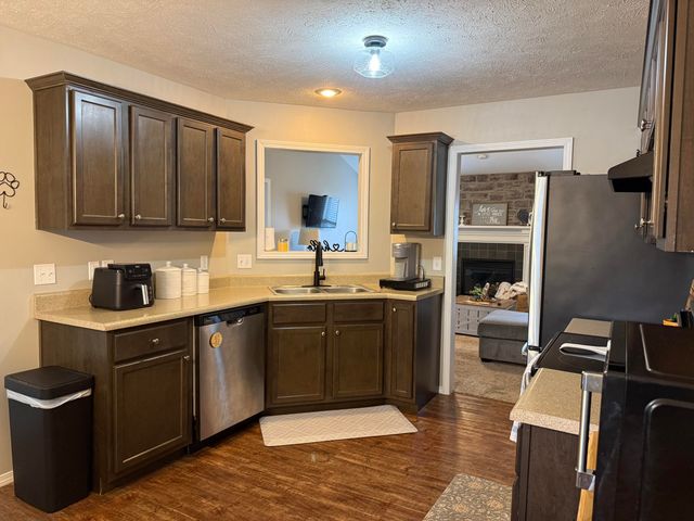 900 S Natalie Avenue, Springfield, MO 65802