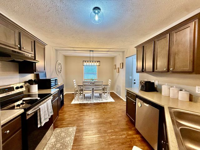 900 S Natalie Avenue, Springfield, MO 65802