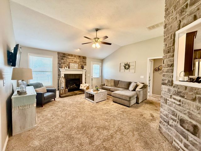 900 S Natalie Avenue, Springfield, MO 65802