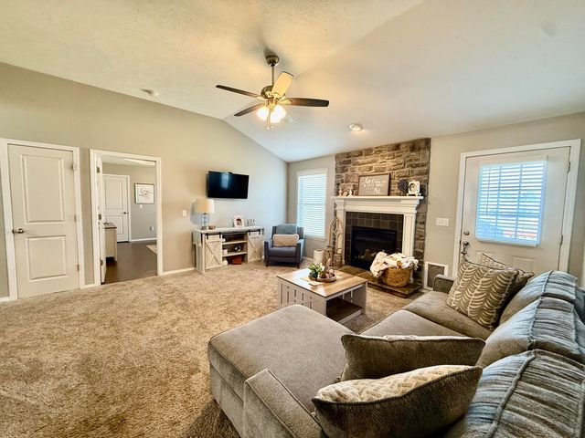 900 S Natalie Avenue, Springfield, MO 65802