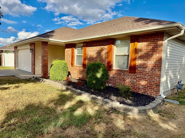 900 S Natalie Avenue, Springfield, MO 65802