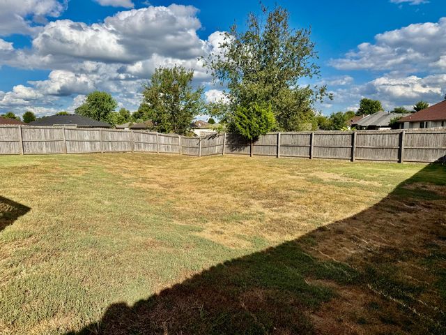 900 S Natalie Avenue, Springfield, MO 65802