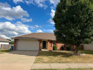 900 S Natalie Avenue, Springfield, MO 65802