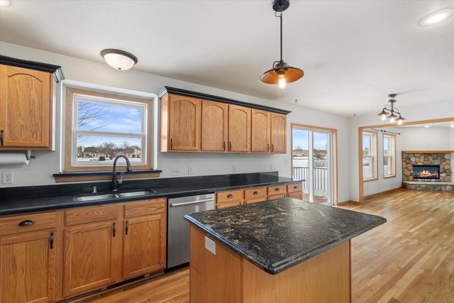 3212 E Lindy LANE, Oak Creek, WI 53154