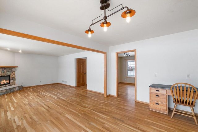 3212 E Lindy LANE, Oak Creek, WI 53154