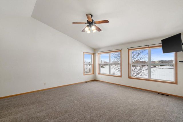 3212 E Lindy LANE, Oak Creek, WI 53154